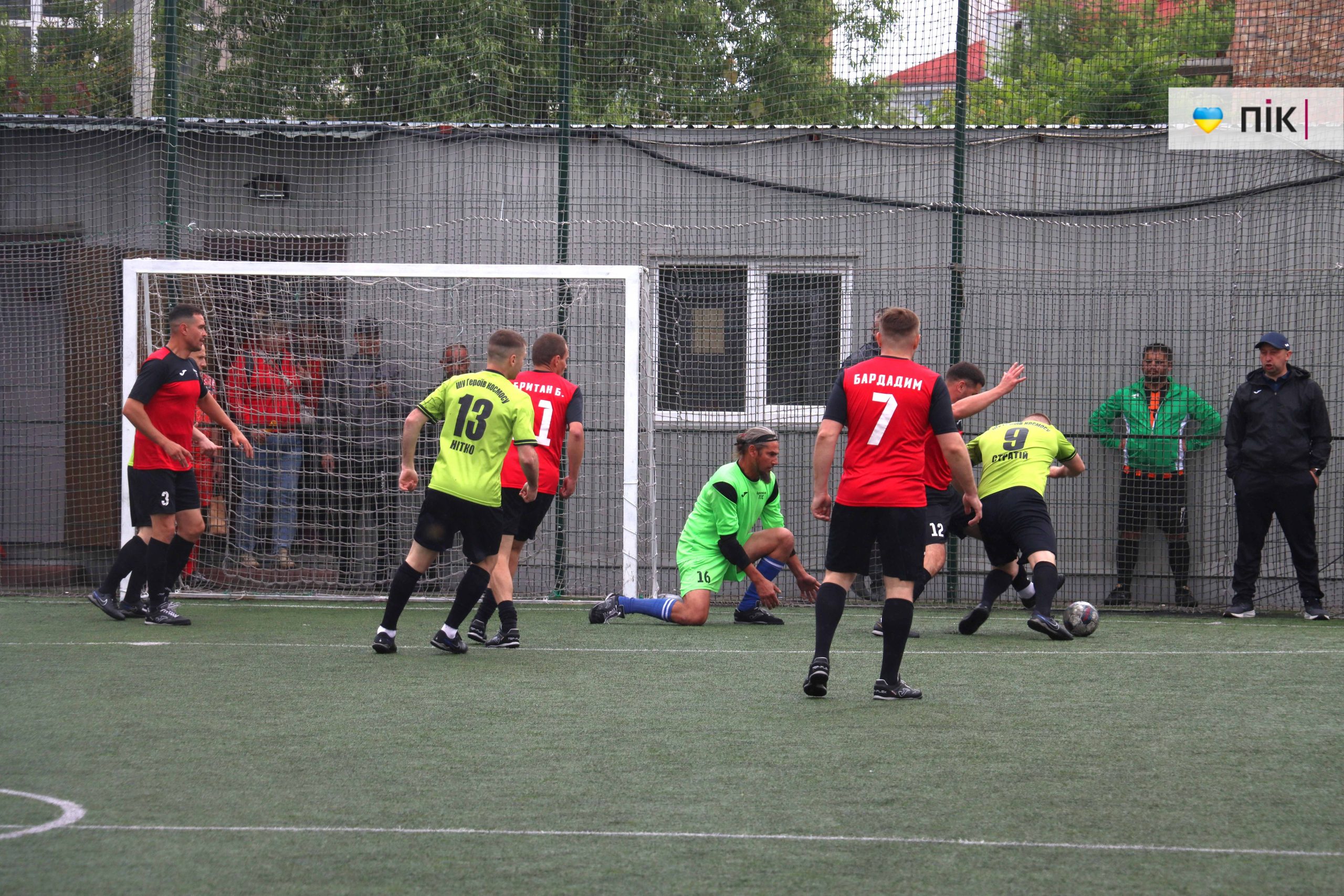 В Івано-Франківську стартував футбольний турнір ДТЕК Cup: 18 команд змагаються та збирають кошти для військових (ФОТОРЕПОРТАЖ) 41 IMG 9664 scaled