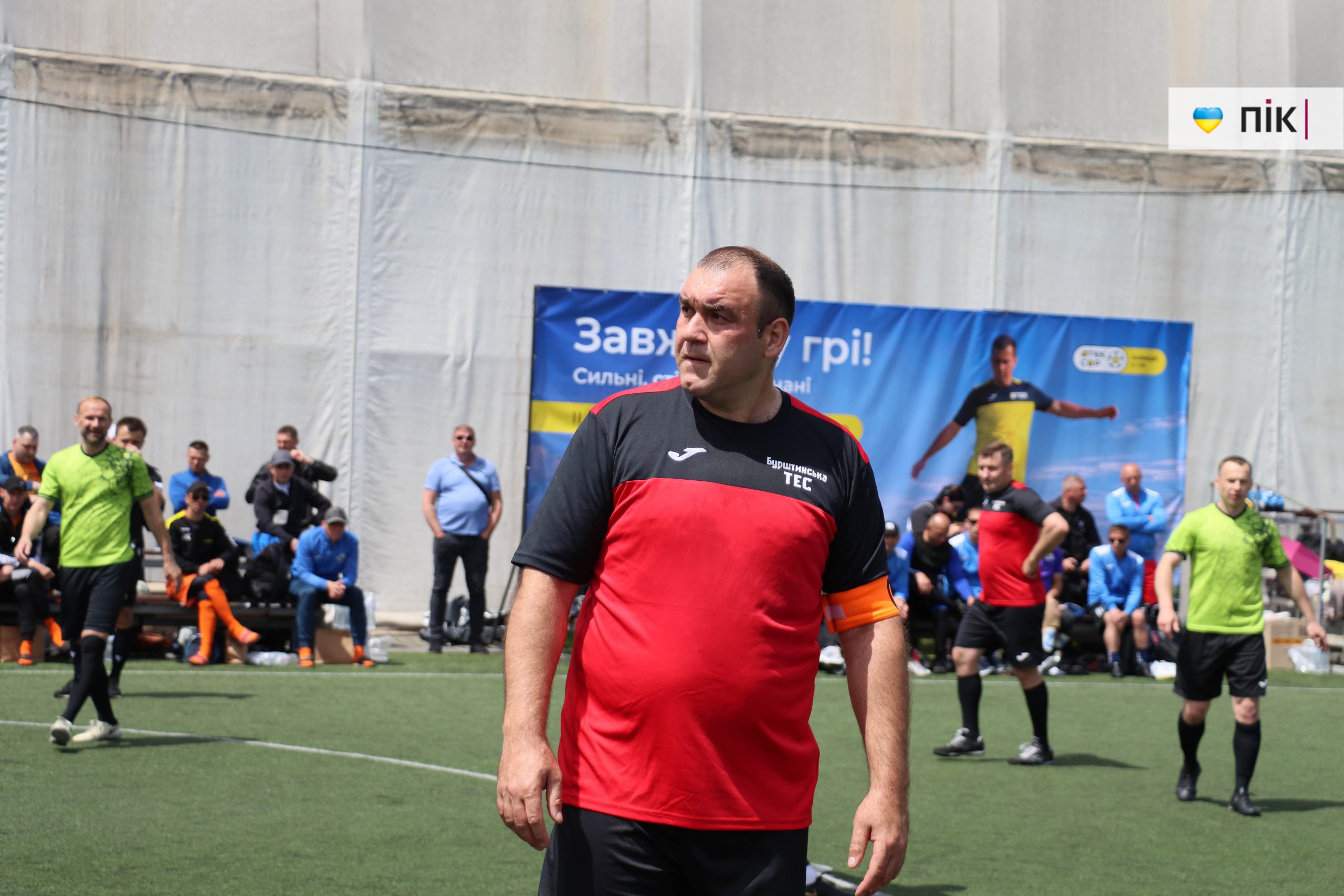 В Івано-Франківську стартував футбольний турнір ДТЕК Cup: 18 команд змагаються та збирають кошти для військових (ФОТОРЕПОРТАЖ) 49 IMG 9795 scaled