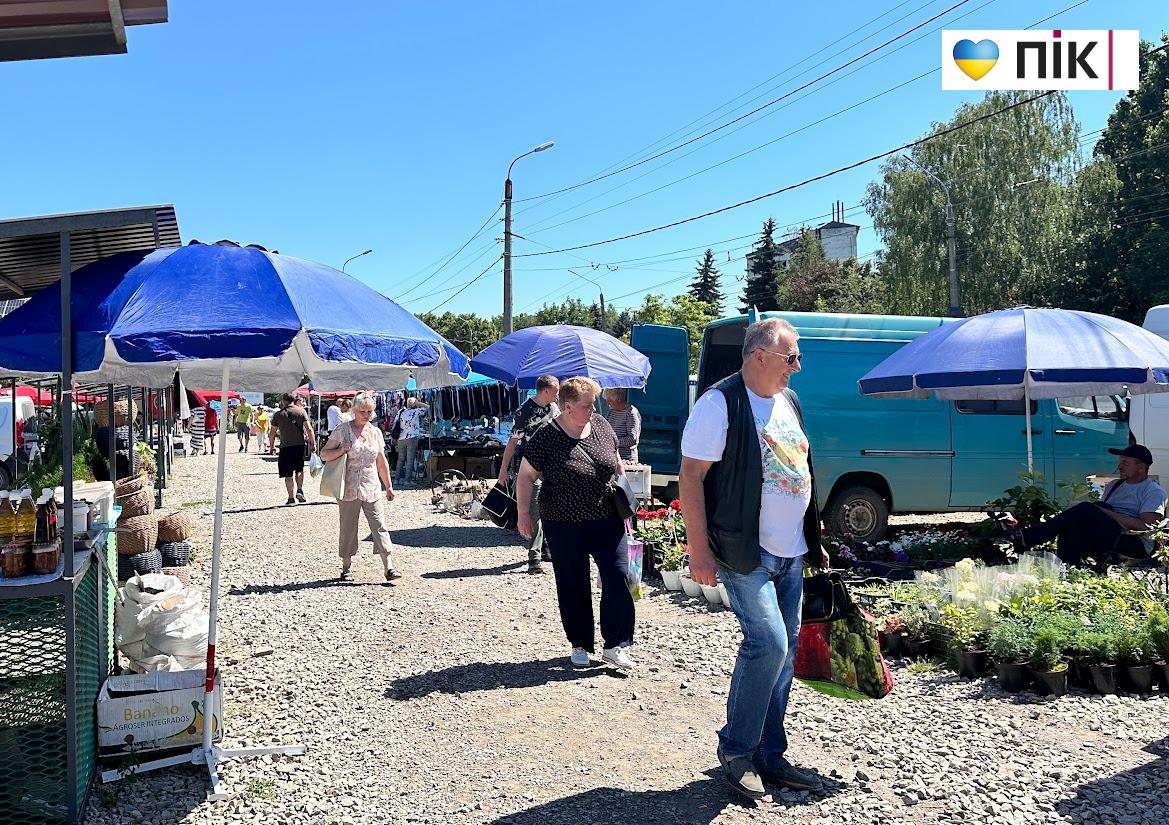 Доступність, ціни і виробники: чим приваблює ринок у Хриплині (ФОТОРЕПОРТАЖ) 2 image 83