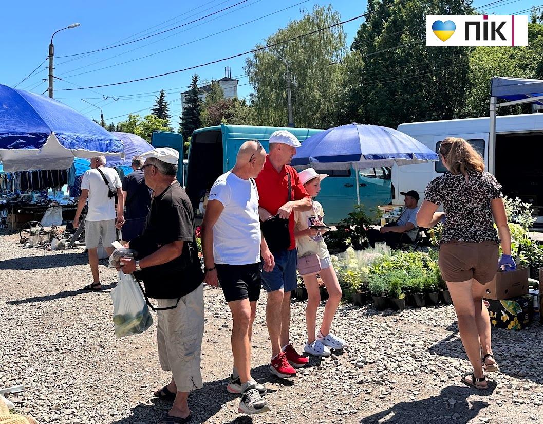Доступність, ціни і виробники: чим приваблює ринок у Хриплині (ФОТОРЕПОРТАЖ) 12 image 93