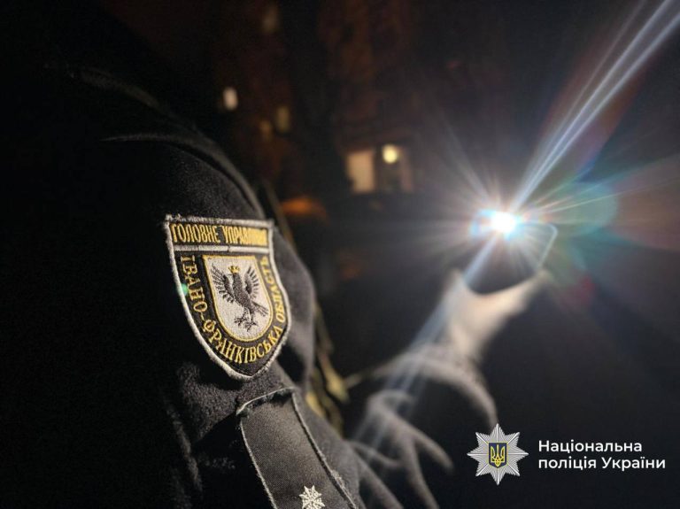 Поліцейські затримали двох молодиків, які увірвалися у гуртожиток Франківська