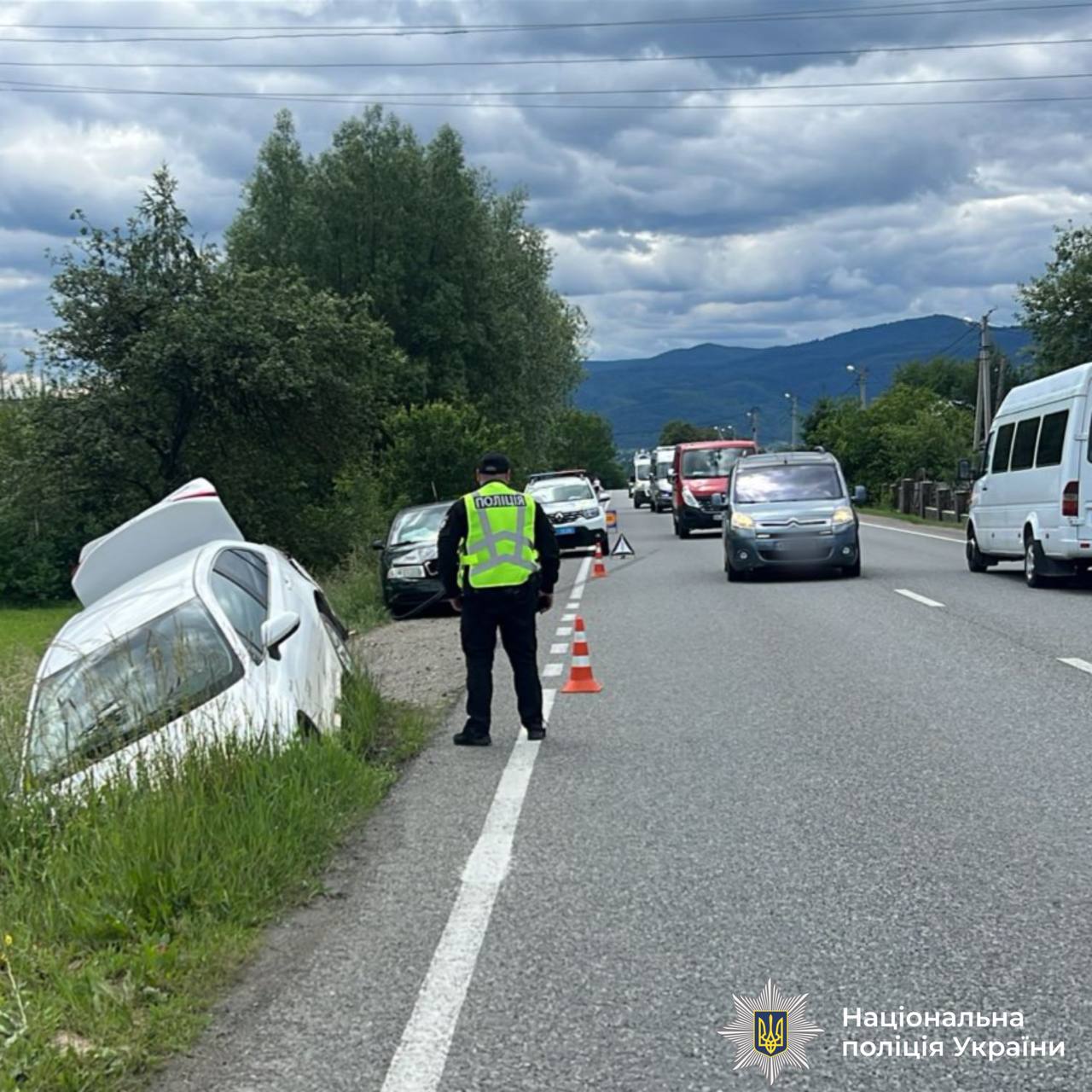 На Надвірнянщині зіткнулися Toyota Corolla та Skoda Octavia (ФОТО) 2 photo 2026 06 15 14 17 47