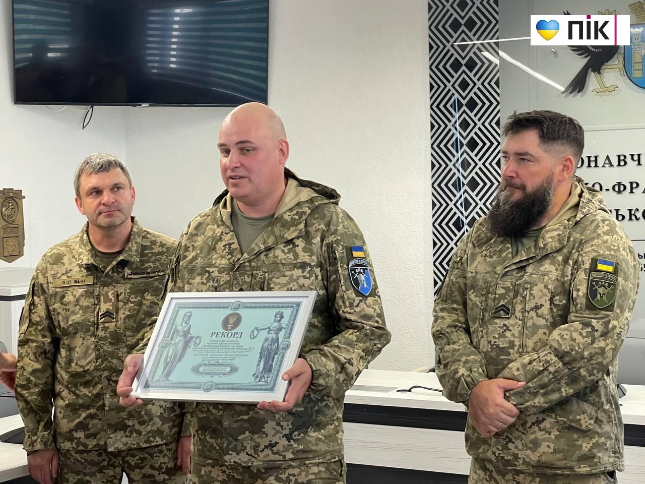 42 ОМБр встановила рекорд України: синхронне підняття прапорів на всіх шести двохтисячниках Карпат 2 photo 2026 06 16 14 18 37