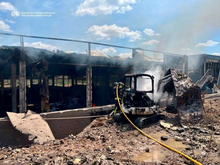 Ракетний удар по Кривому Рогу: троє людей загинули, відомо про 23 постраждалих (ФОТО) 9 photo 2026 06 23 12 48 57