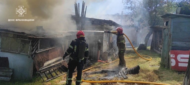 В Угринові вогнеборці ліквідували пожежу літньої кухні (ФОТО) 8 photo 2026 06 24 13 27 01