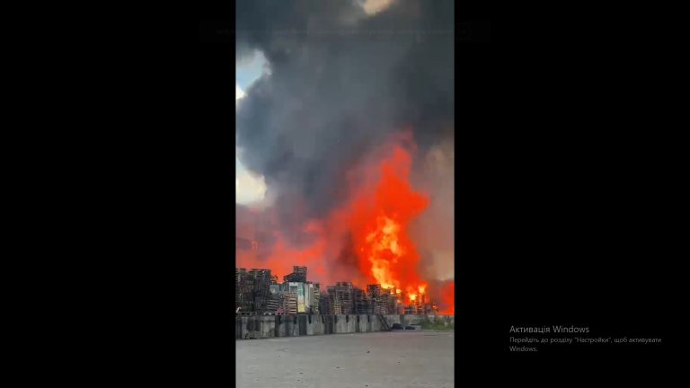 Масштабна пожежа трапилася в Івано-Франківську (ФОТО, ВІДЕО) (ДОПОВНЕНО) 10 photo 5330556462113167915 w