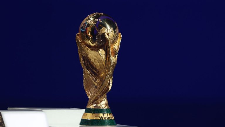 Підсумки 2-го туру чемпіонату світу-2026: відомі сім учасників плей-оф (ТАБЛИЦІ + АНОНС) 2 skysports world cup trophy 7105535