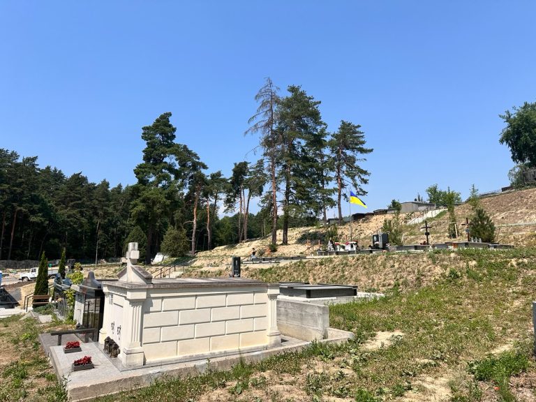 Поховання у Львові: хто отримує місце безкоштовно, а для кого є місця по 400-500 тисяч гривень 5 190b9339 ac70 42f6 a3b6 bdeaffba7a22