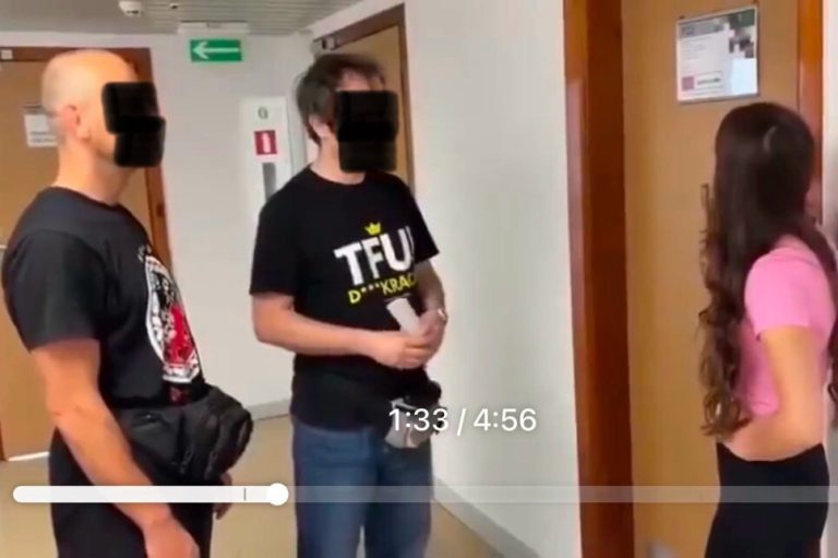 У Польщі затримали двох чоловіків, які хотіли перевірити, чи підтримують українці Бандеру (ФОТО) 12 У Польщі затримали двох чоловіків, які хотіли перевірити, чи підтримують українці Бандеру (ФОТО)