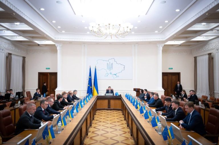 Корецький провів перше засідання нового Кабміну: назвав головні пріоритети уряду 9 240365 1 large