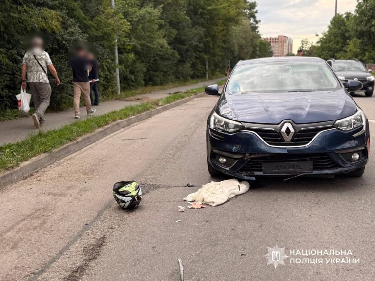 У Франківську мотоцикліст наїхав на жінку з дитиною під час ДТП (ФОТО) 3 У Франківську мотоцикліст наїхав на жінку з дитиною під час ДТП (ФОТО)