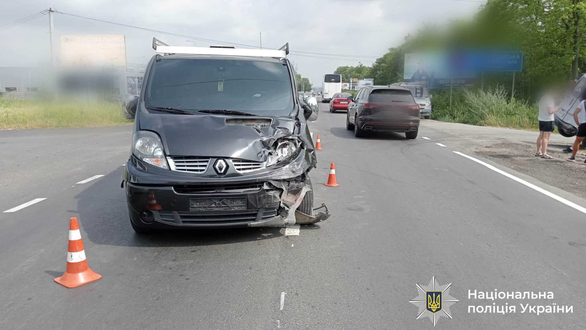 На виїзді з Івано-Франківської громади зіткнулися два Renault Trafic (ФОТО) 4 737720388 1026849106655985 2292807137215651293 n