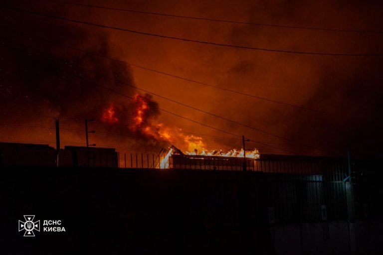 Двоє людей постраждали під час нічної російської атаки на Київ 7 Двоє людей постраждали під час нічної російської атаки на Київ