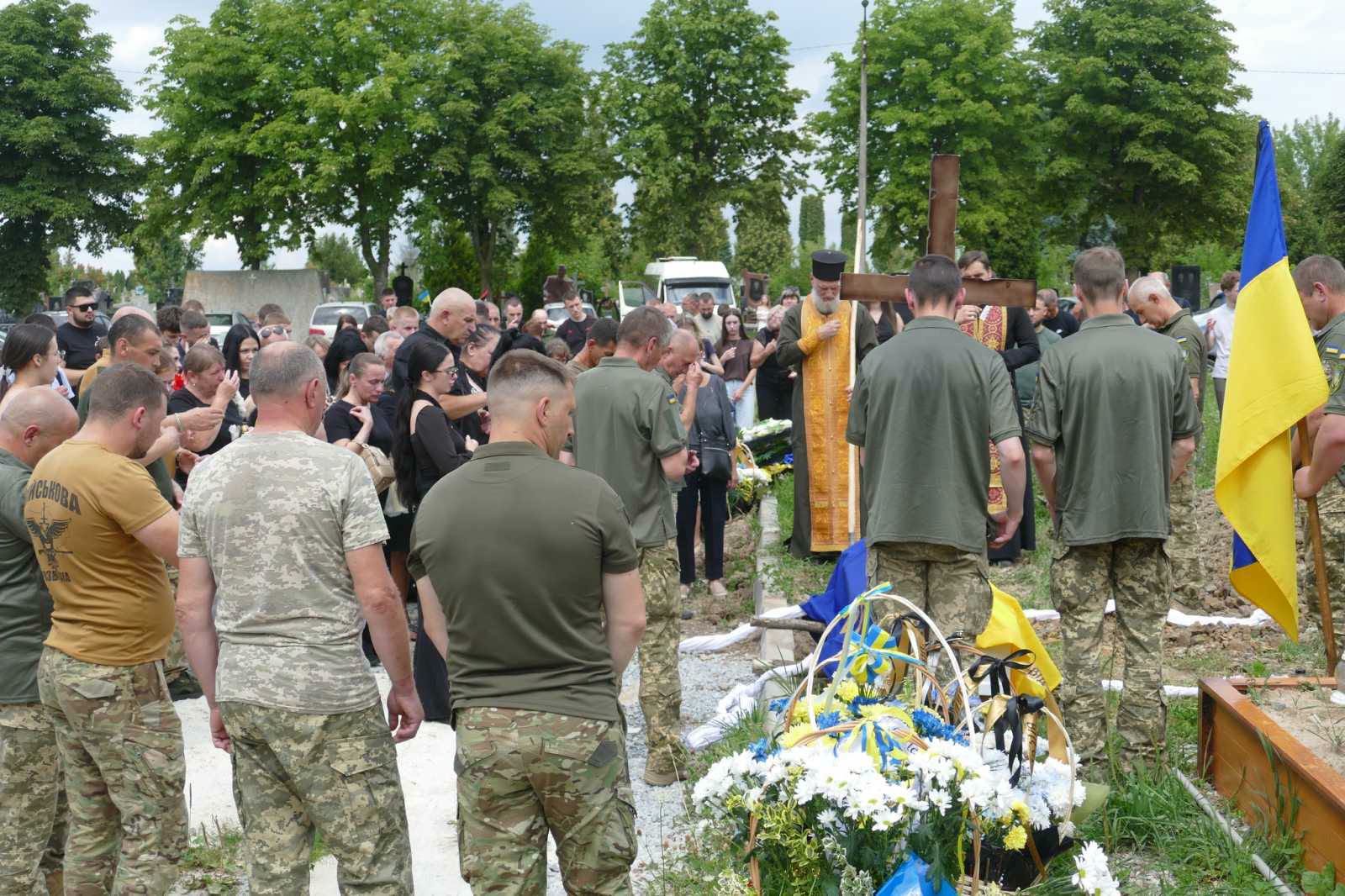Калуська громада на колінах попрощалася з 23-річним захисником (ФОТО) 10 740812499 1028240003506457 8647117201061595951 n