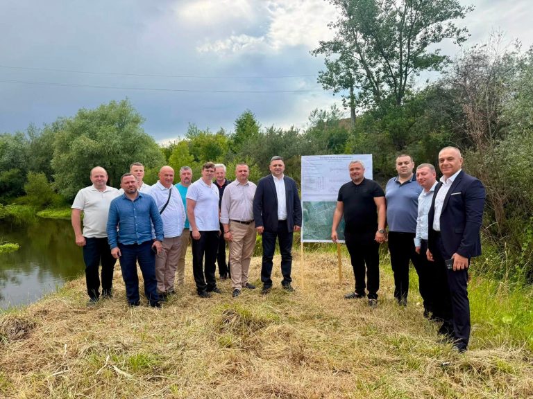 Калуська громада готується до масштабного проєкту із захисту річки Сівки та Домбровського кар’єру (ФОТО) 1 Калуська громада готується до масштабного проєкту із захисту річки Сівки та Домбровського кар’єру (ФОТО)