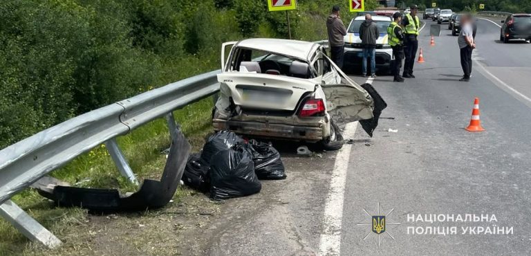 На Львівщині зіткнулися легковик та автобус: загинула людина, ще двоє отримали поранення (ФОТО) 1 745843198 1573181157845955 3318334301385050366 n