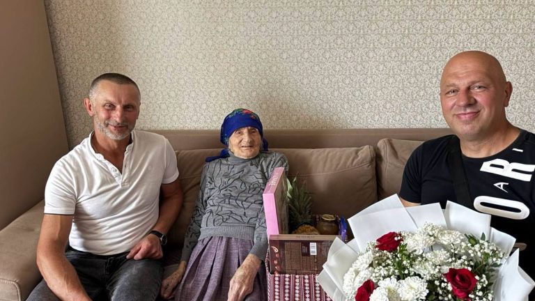 Ганна Дутчак з Прикарпаття відзначає 104 День народження (ФОТО) 3 748396816 1368563308538176 3941903239805440660 n 1