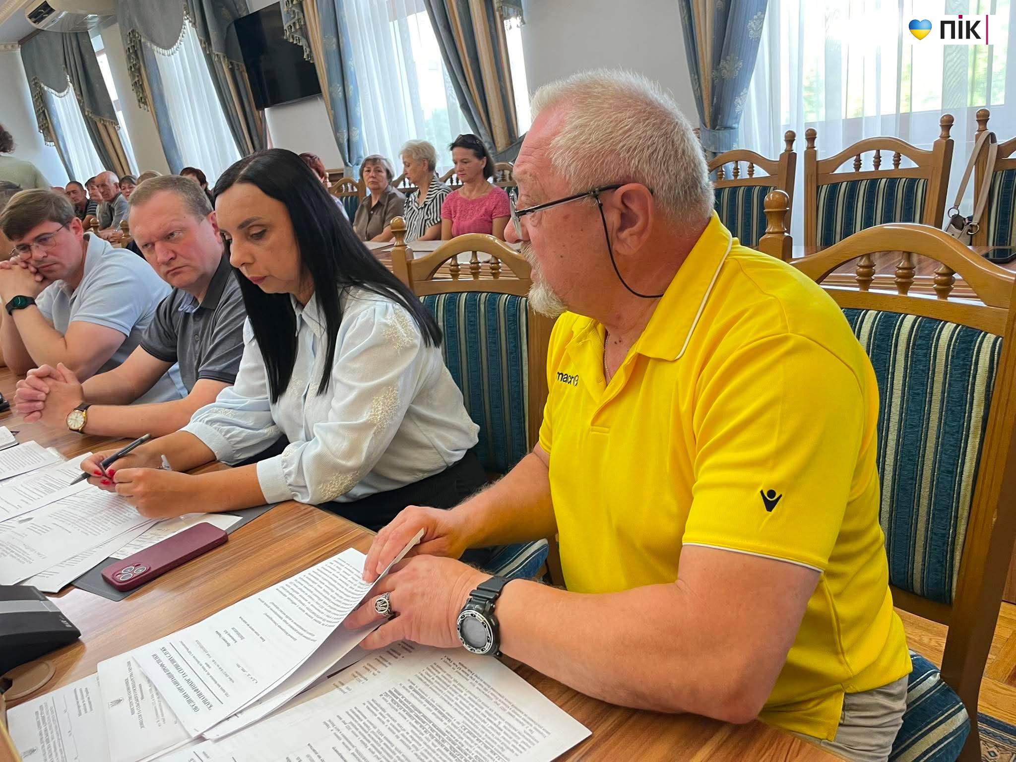 Критична ситуація на підприємстві: працівники "Карпатнафтохіму" зустрілися з ОВА (ФОТО) 2 748678211 27736721196021472 7707367405511372546 n