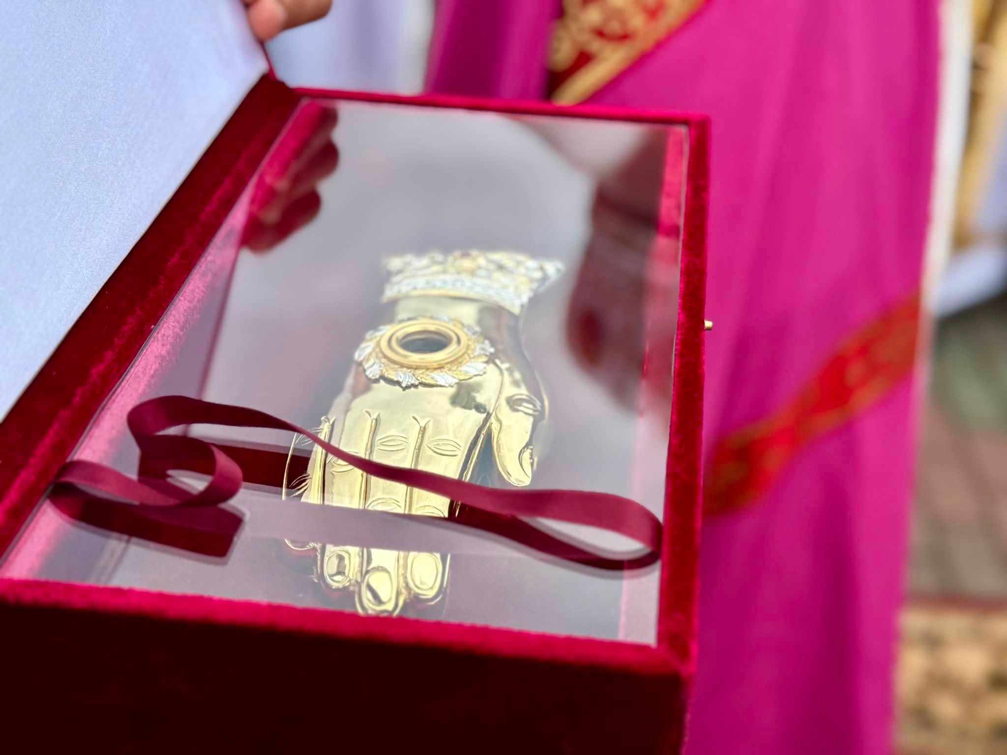 Історична подія: у Калуші храм отримав від Ватикану мощі святого Івана Хрестителя та папський декрет (ФОТО) 5 749286117 1074890718395761 5762811995320811943 n