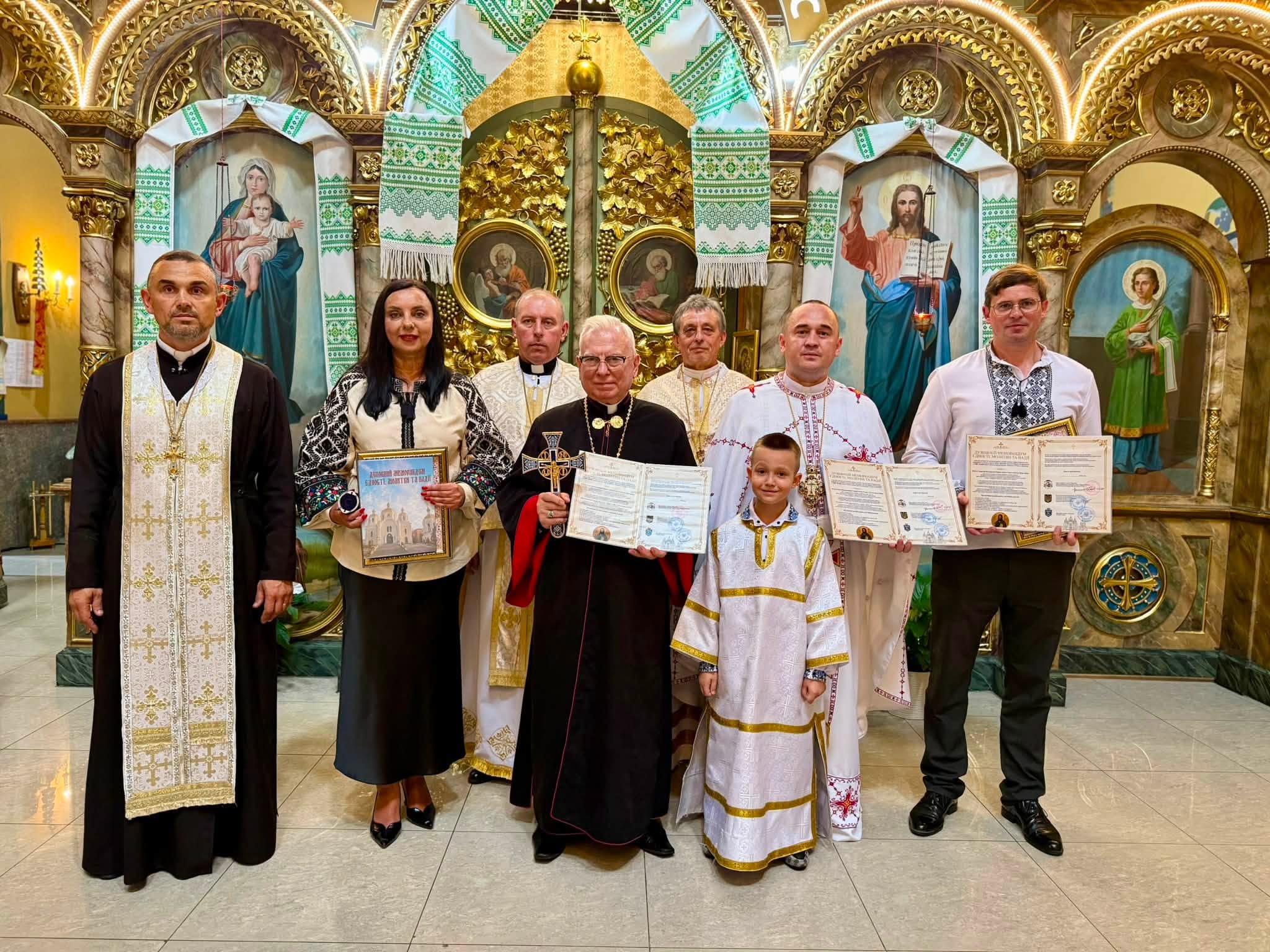 Історична подія: у Калуші храм отримав від Ватикану мощі святого Івана Хрестителя та папський декрет (ФОТО) 6 749300561 1074891421729024 7121906259059011948 n