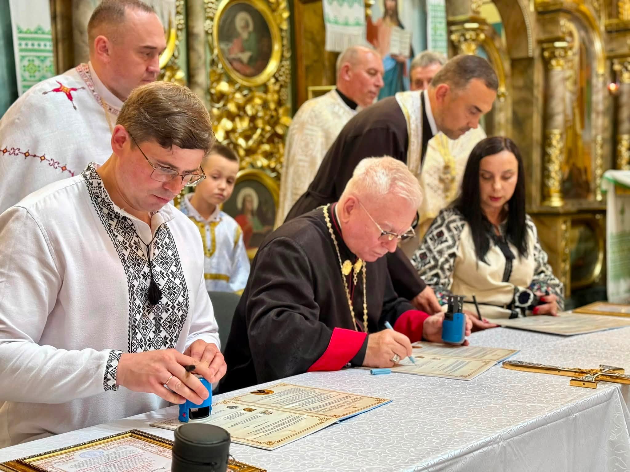 Історична подія: у Калуші храм отримав від Ватикану мощі святого Івана Хрестителя та папський декрет (ФОТО) 8 749300564 1074891351729031 3510006832760584337 n