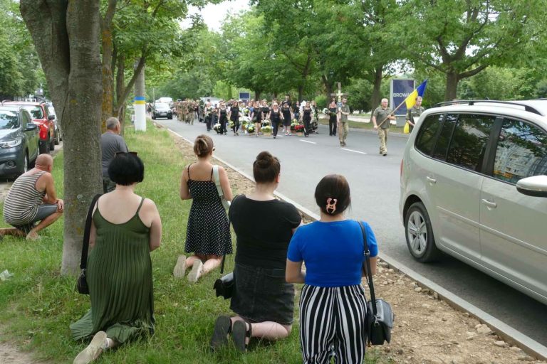 Калуська громада на колінах попрощалася з 23-річним захисником (ФОТО) 10 749316496 1748022079717571 20478253730253206 n