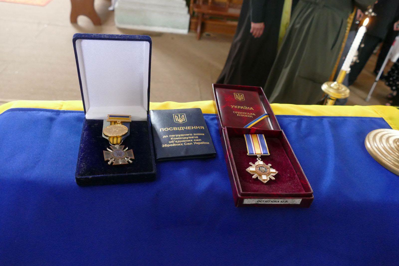 Калуська громада на колінах попрощалася з 23-річним захисником (ФОТО) 4 750566651 1027181913254222 5266367457249020567 n