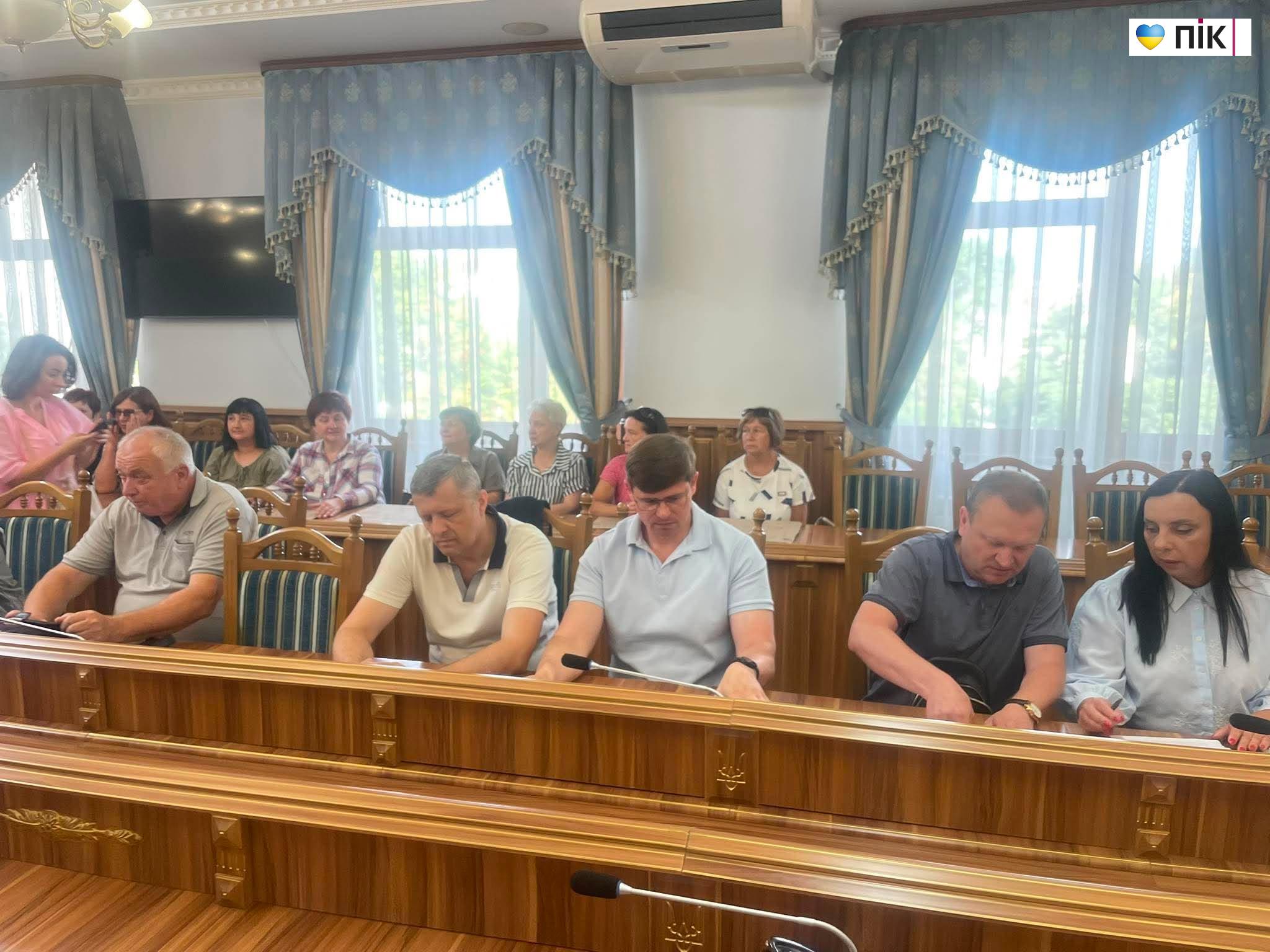 Критична ситуація на підприємстві: працівники "Карпатнафтохіму" зустрілися з ОВА (ФОТО) 3 751319354 785318594640710 7955538999025616315 n