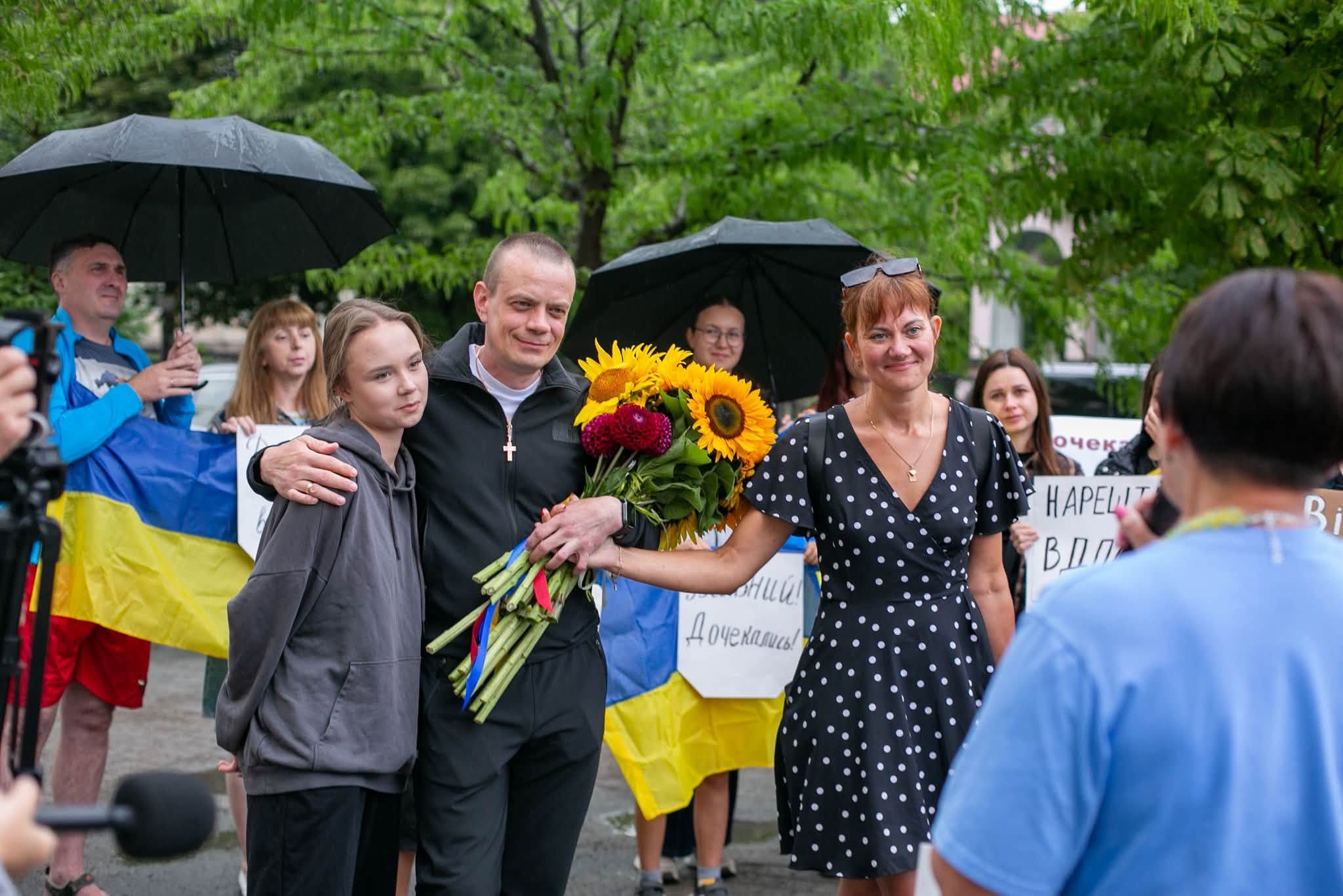 У Франківську зустріли звільненого з полону азовця Олексія Макарова (ФОТО) 5 752107054 1640922020937381 2421629601274625226 n