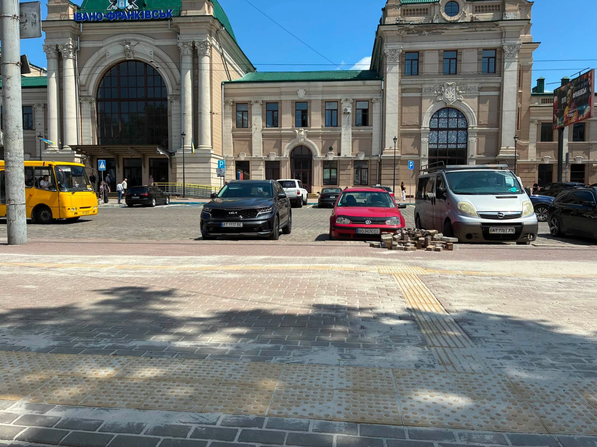 У Франківську на Привокзальній площі облаштовують безбар'єрний простір (ФОТО) 2 753298362 1637633178364071 6177112379048846953 n