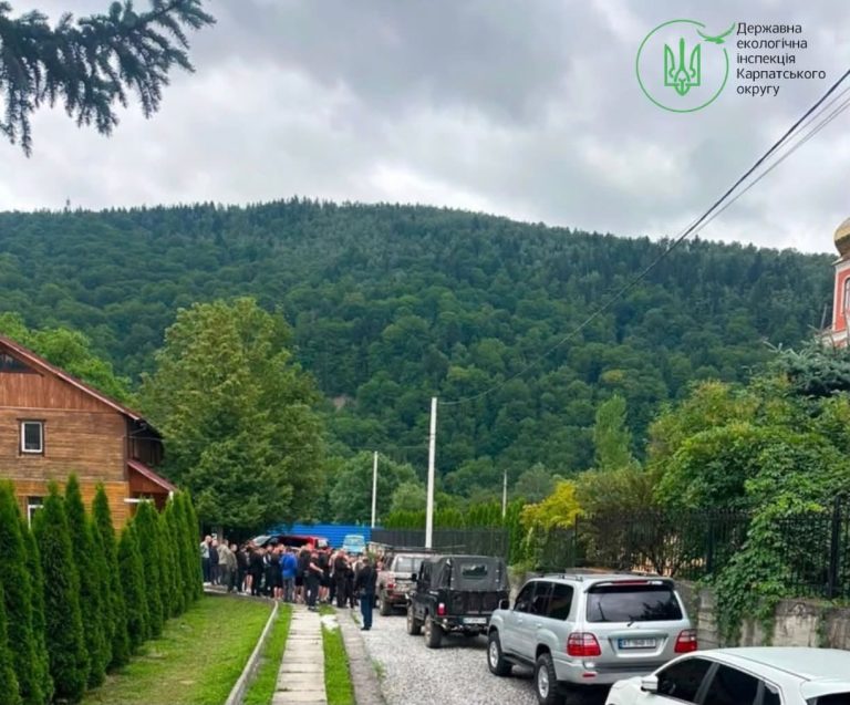 У Яремче перевіряють «джип-тури» через незаконний проїзд Карпатським парком