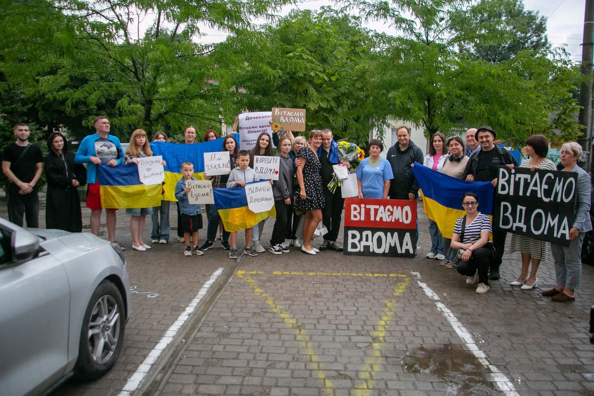 У Франківську зустріли звільненого з полону азовця Олексія Макарова (ФОТО) 3 755105148 1640922177604032 52034906164024526 n