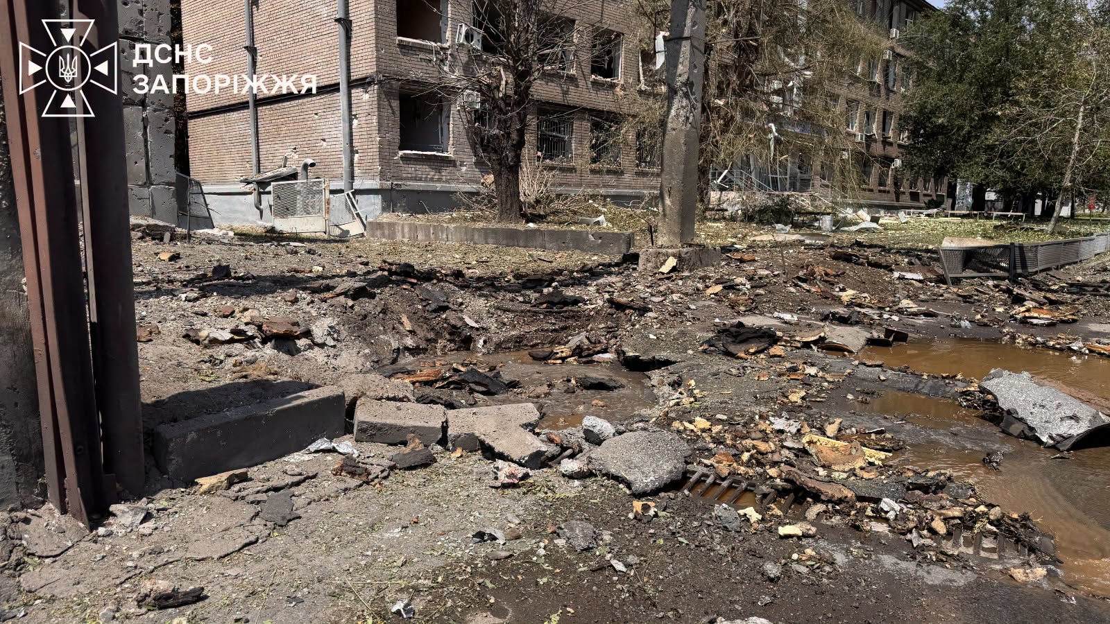 Росіяни атакували авіабомбами Запоріжжя: одна людина загинула (ФОТО) 5 758690998 788505154320886 3844245585590390995 n