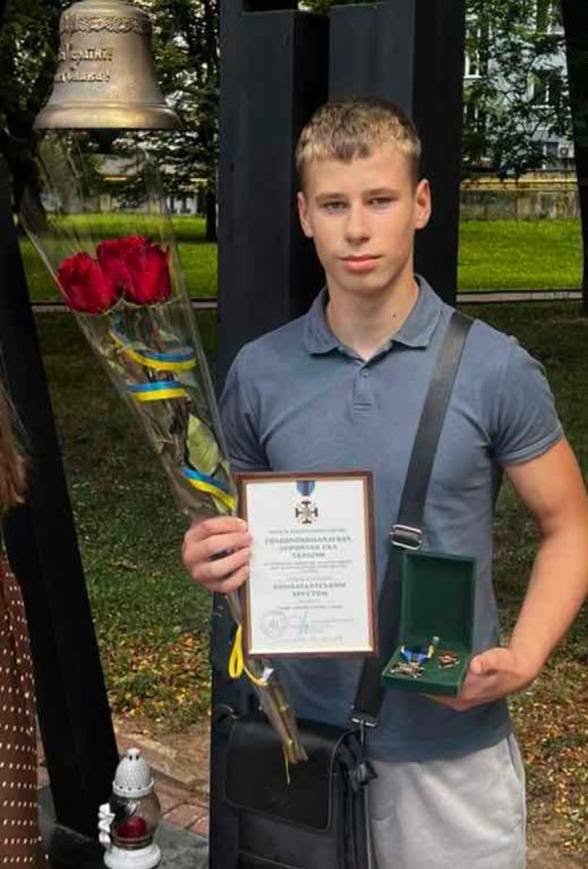 Сину полеглого захисника Андрія Марківа передали нагороду "Комбатантський Хрест" (ФОТО) 1 759094171 2512376652523771 7735284116867515264 n