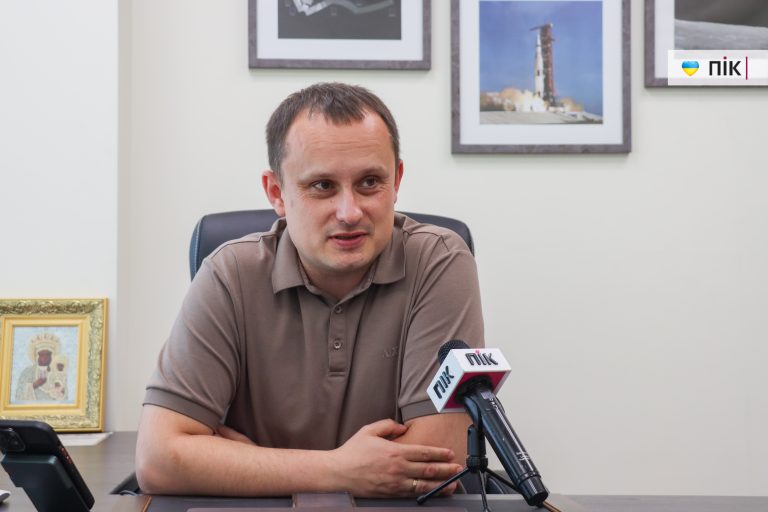 "Прикарпатенерготрейд" та "Прикарпаттяобленерго": куди звертатися? 8 «Ми з "Прикарпаттяобленерго" – як пара взуття», – керівник «Прикарпатенерготрейду» пояснив, чим відрізняються компанії