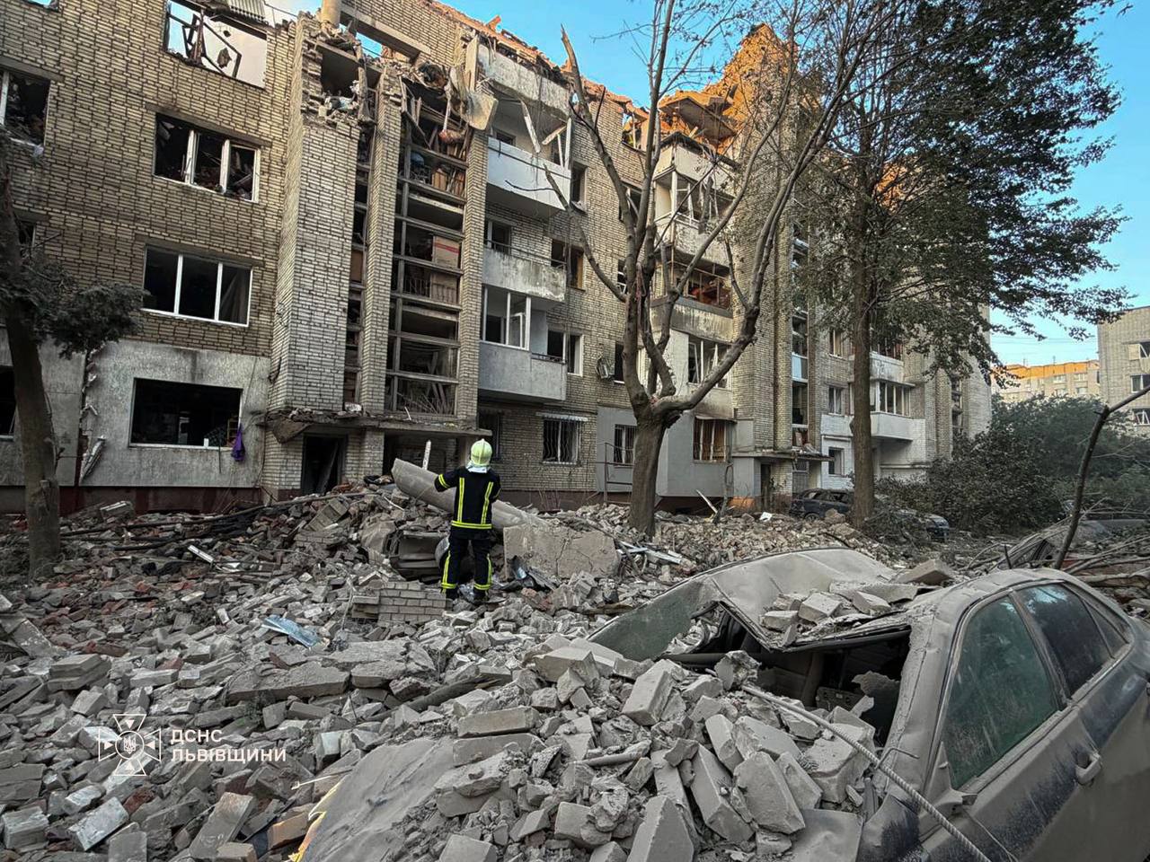 У Львові зросла кількість постраждалих: триває розбір завалів (ФОТО, ВІДЕО) 3 IMG 20260730 080415 953
