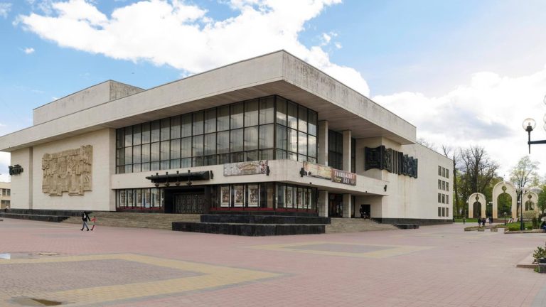 Зіграють вистави у Карпатах: Франківський драмтеатр оприлюднив афішу на серпень 1 c311c79110fe79b1