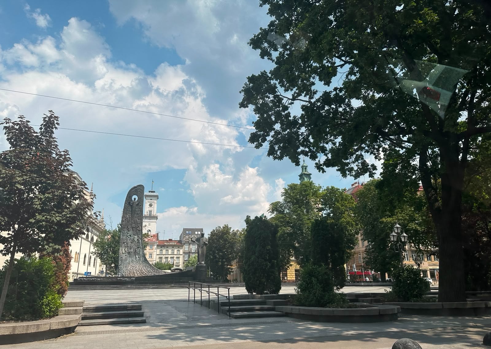Поховання у Львові: хто отримує місце безкоштовно, а для кого є місця по 400-500 тисяч гривень 2 image