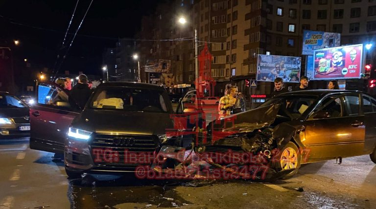 У Франківську на одному з перехресть сталася автотроща: що відомо (ВІДЕО) 8 photo 2026 07 08 23 46 17111