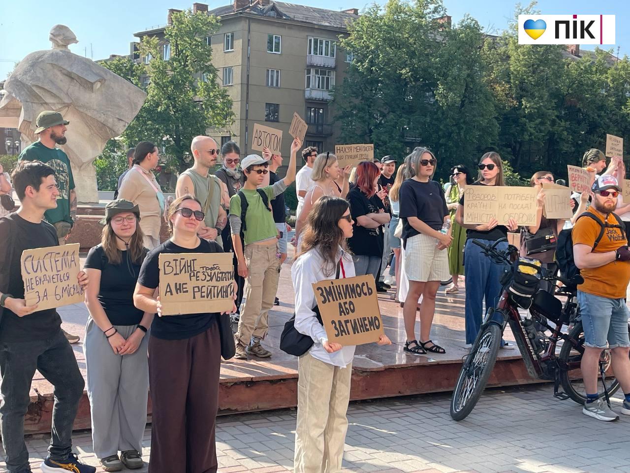 "Ми проти втрати ефективних людей": у Франківську відбувся мітинг на підтримку Михайла Федорова (ФОТО, ВІДЕО) 10 photo 2026 07 16 09 31 11
