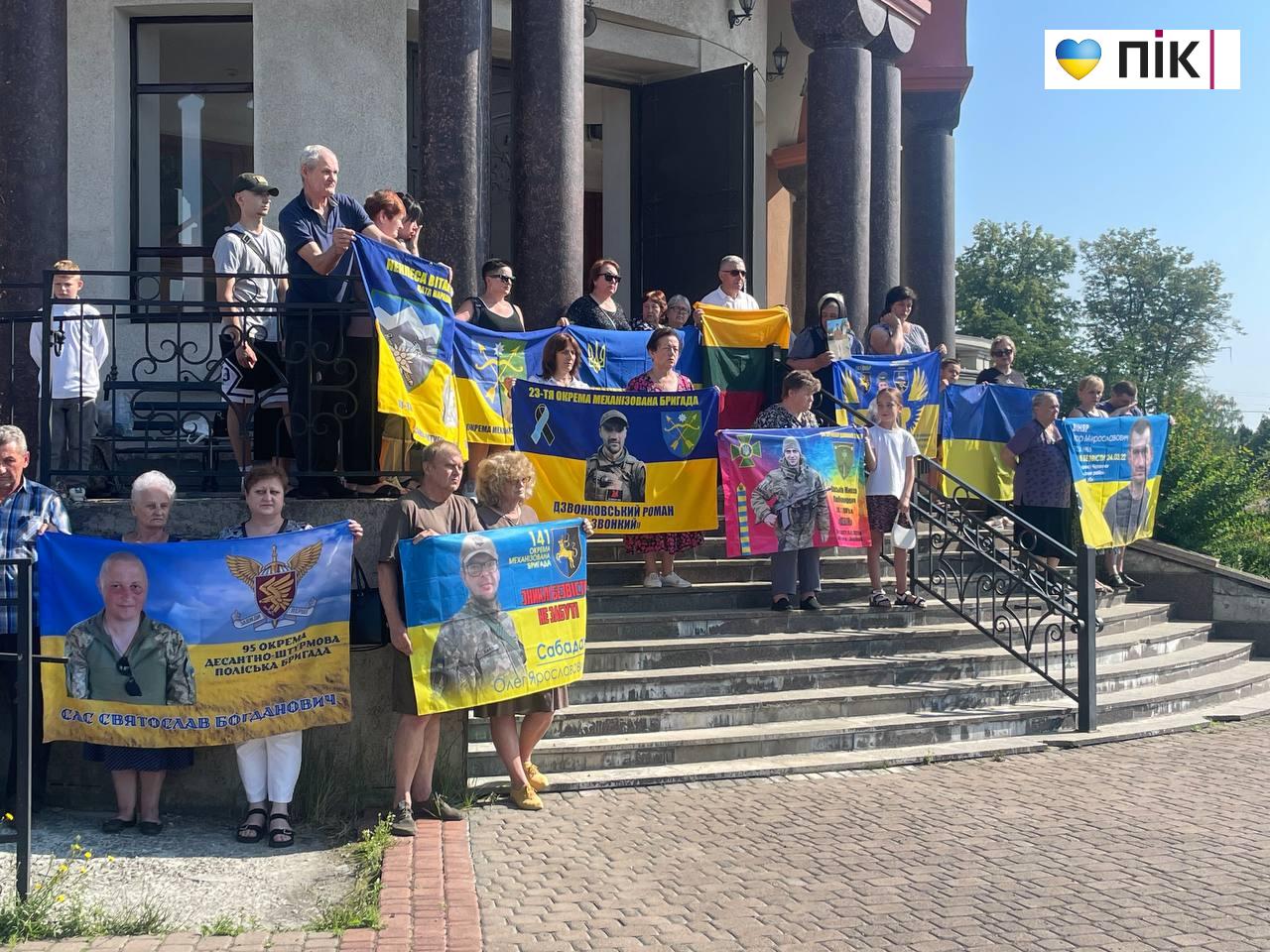 «Дзвін надії»: у Франківську відбулася акція на підтримку полонених і зниклих безвісти захисників (ФОТО, ВІДЕО) 2 photo 2026 07 18 11 00 28