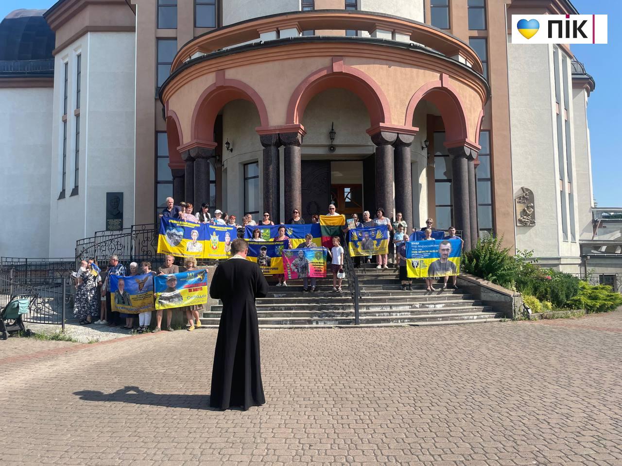 «Дзвін надії»: у Франківську відбулася акція на підтримку полонених і зниклих безвісти захисників (ФОТО, ВІДЕО) 3 photo 2026 07 18 11 00 31