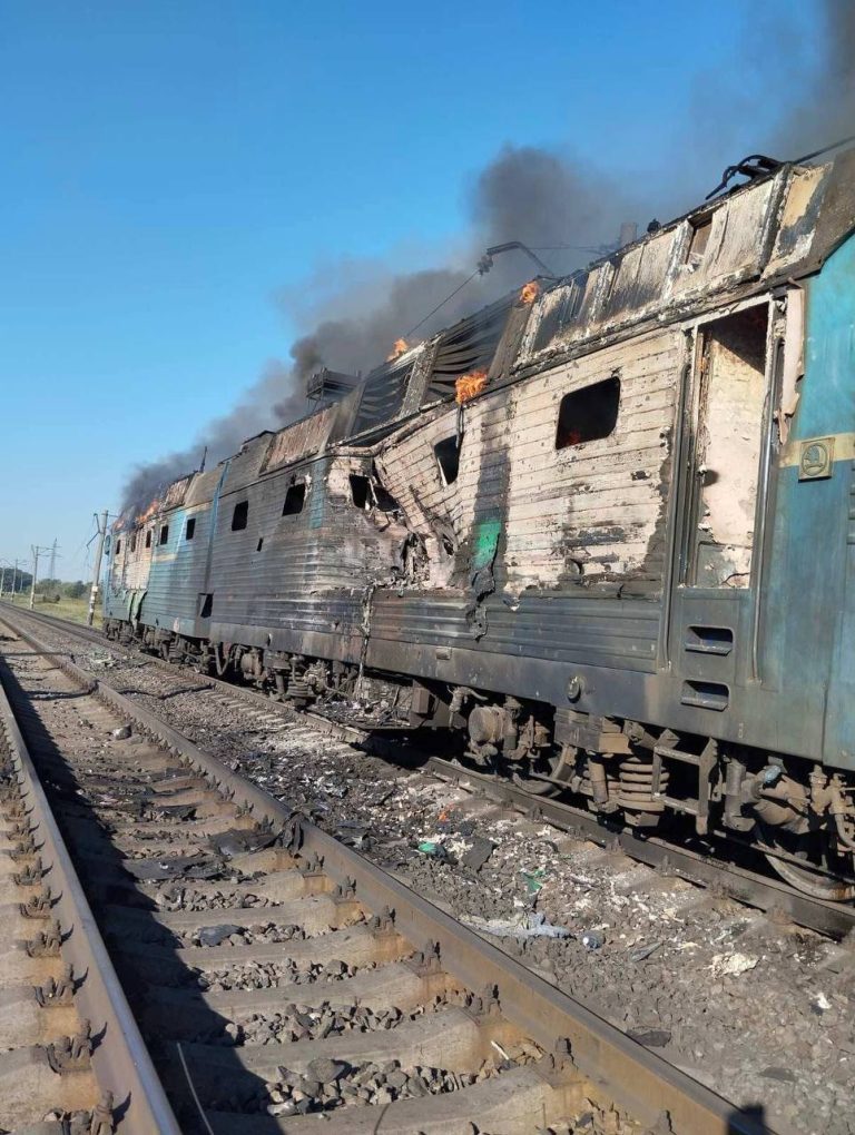 На Запоріжжі росіяни вдарили БпЛА по пасажирському поїзду (ФОТО) 2 photo 2026 07 19 08 03 40
