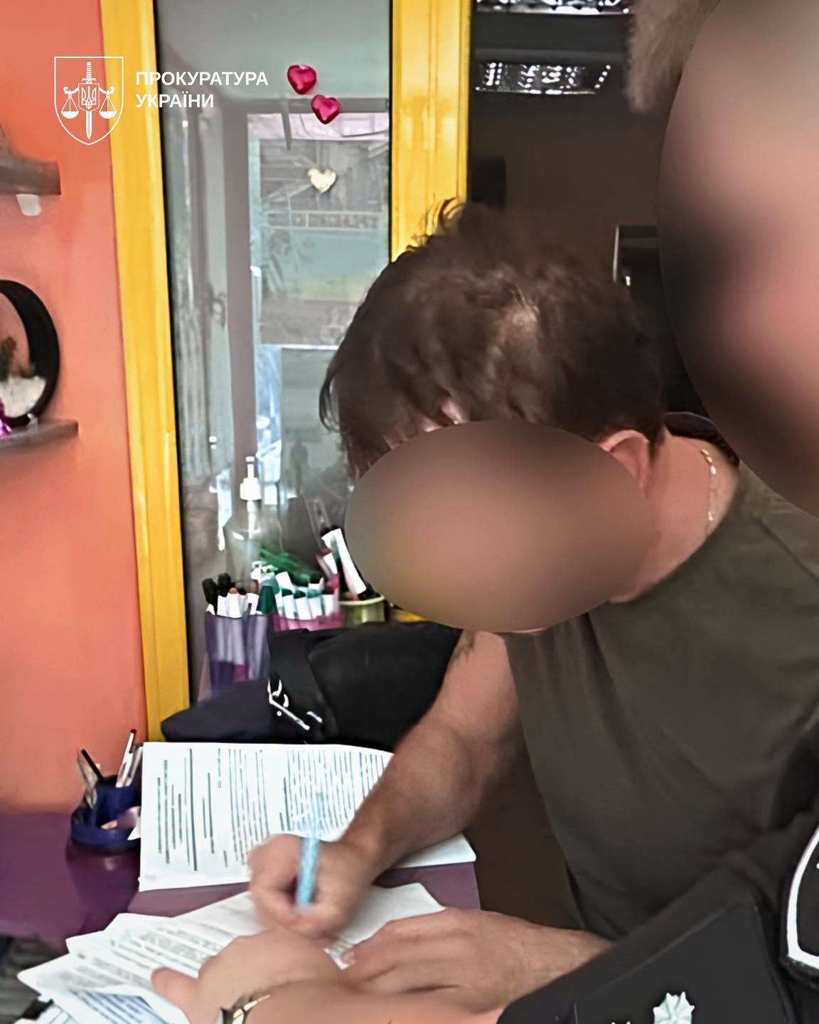 Директора мовного центру у Хмельницькому підозрюють у розбещенні учениць (ФОТО) 3 763119630 895560829834581 6055310689913642550 n