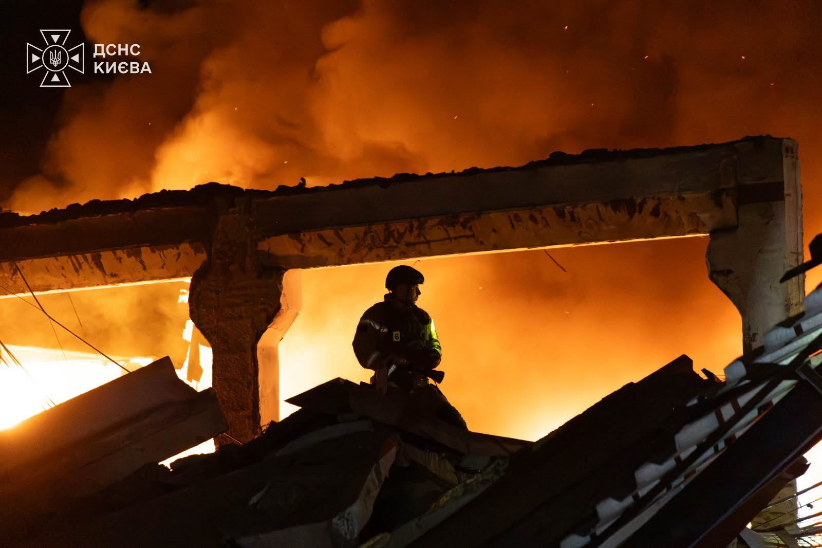 Нічний обстріл балістичними ракетами Києва: постраждала людина (ФОТО) 4 765769864 1727654641614499 4540851514870298389 n
