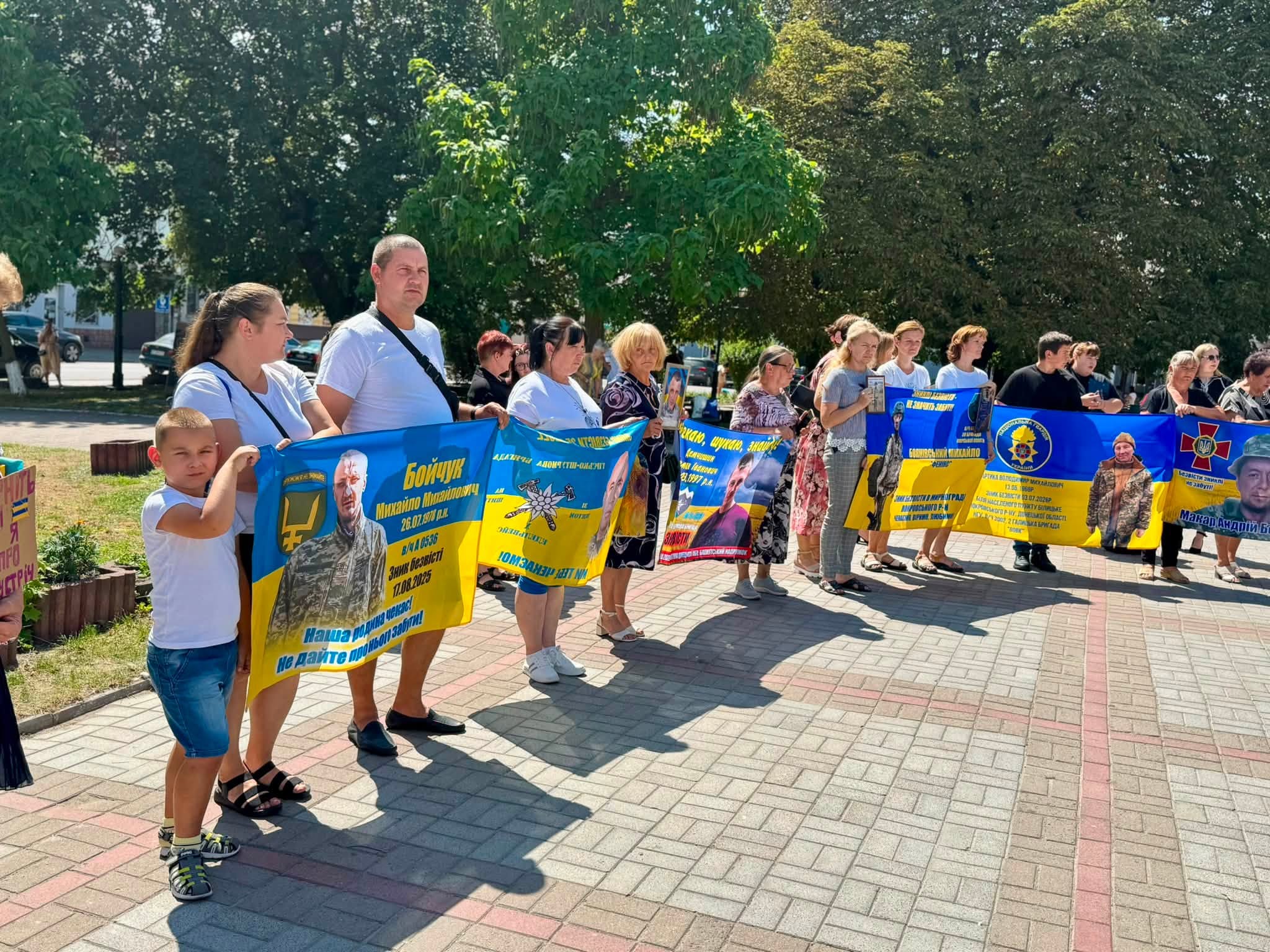 На Прикарпатті відбувся автопробіг на підтримку полонених і безвісти зниклих захисників (ФОТО) 4 767509073 1373337491652127 550374331101324913 n