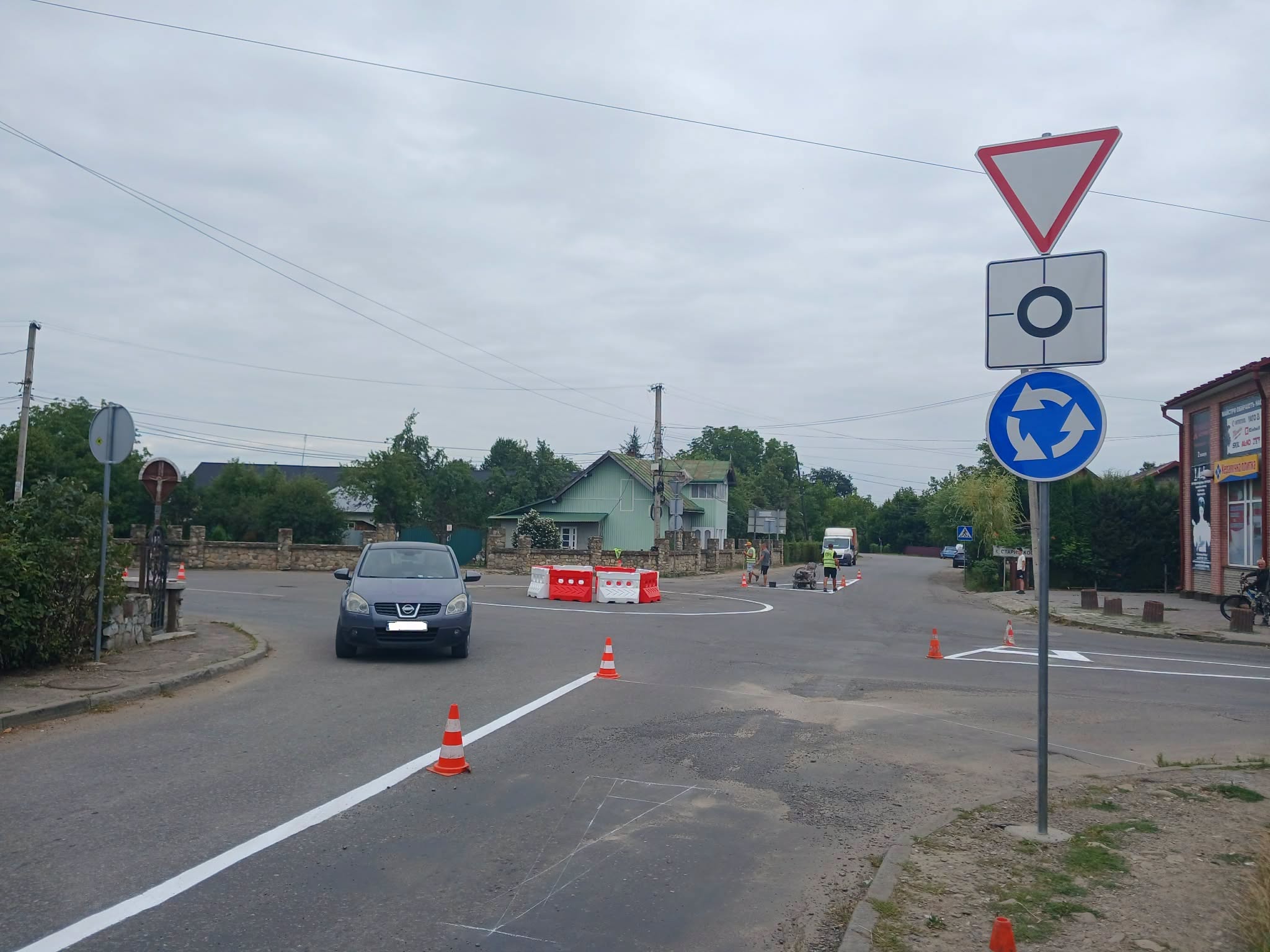 Замість звичного перехрестя — кільце: у Косові на три місяці змінили схему руху (ФОТО) 2 773416770 2494130940992302 1505784059534761354 n