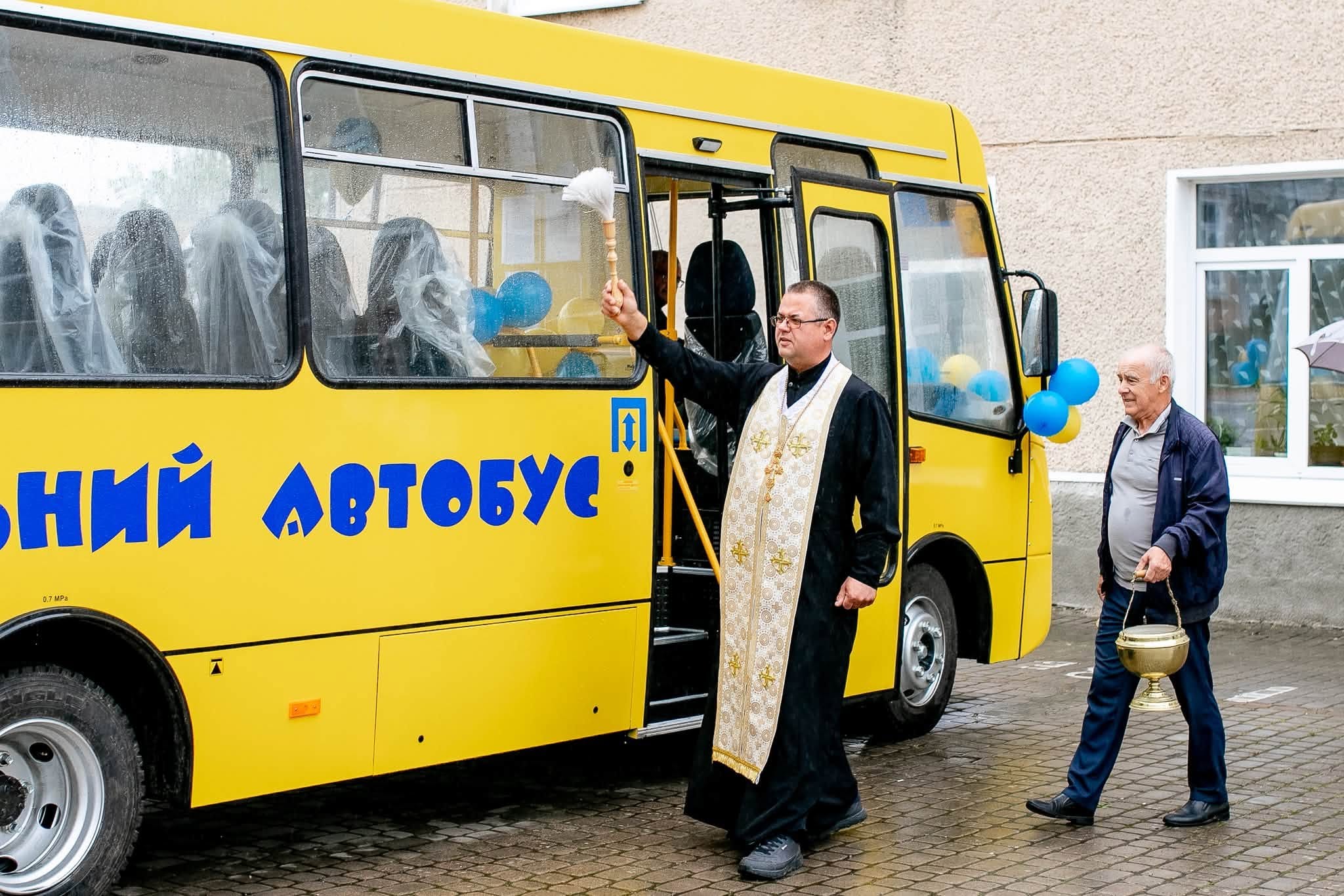 Для дітей Рогатинської громади передали новий шкільний автобус (ФОТО) 2 777868149 1075916188106585 6082922659775429397 n