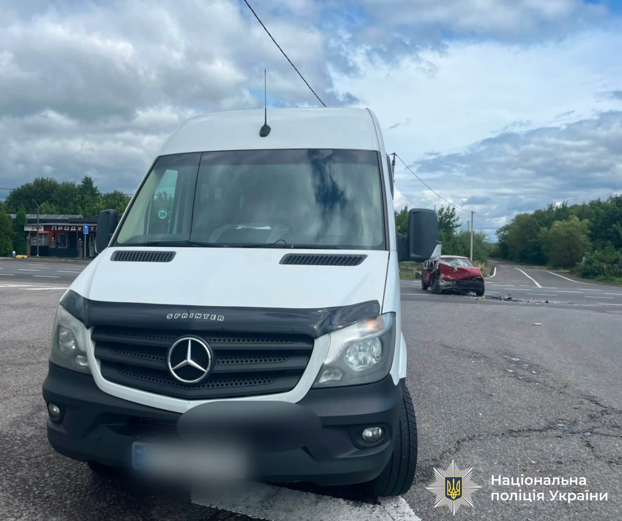 Зіткнулися Mercedes Sprinter та ВАЗ: деталі ДТП в Угриневі 2 779975805 1066563522684543 5692007054253011667 n