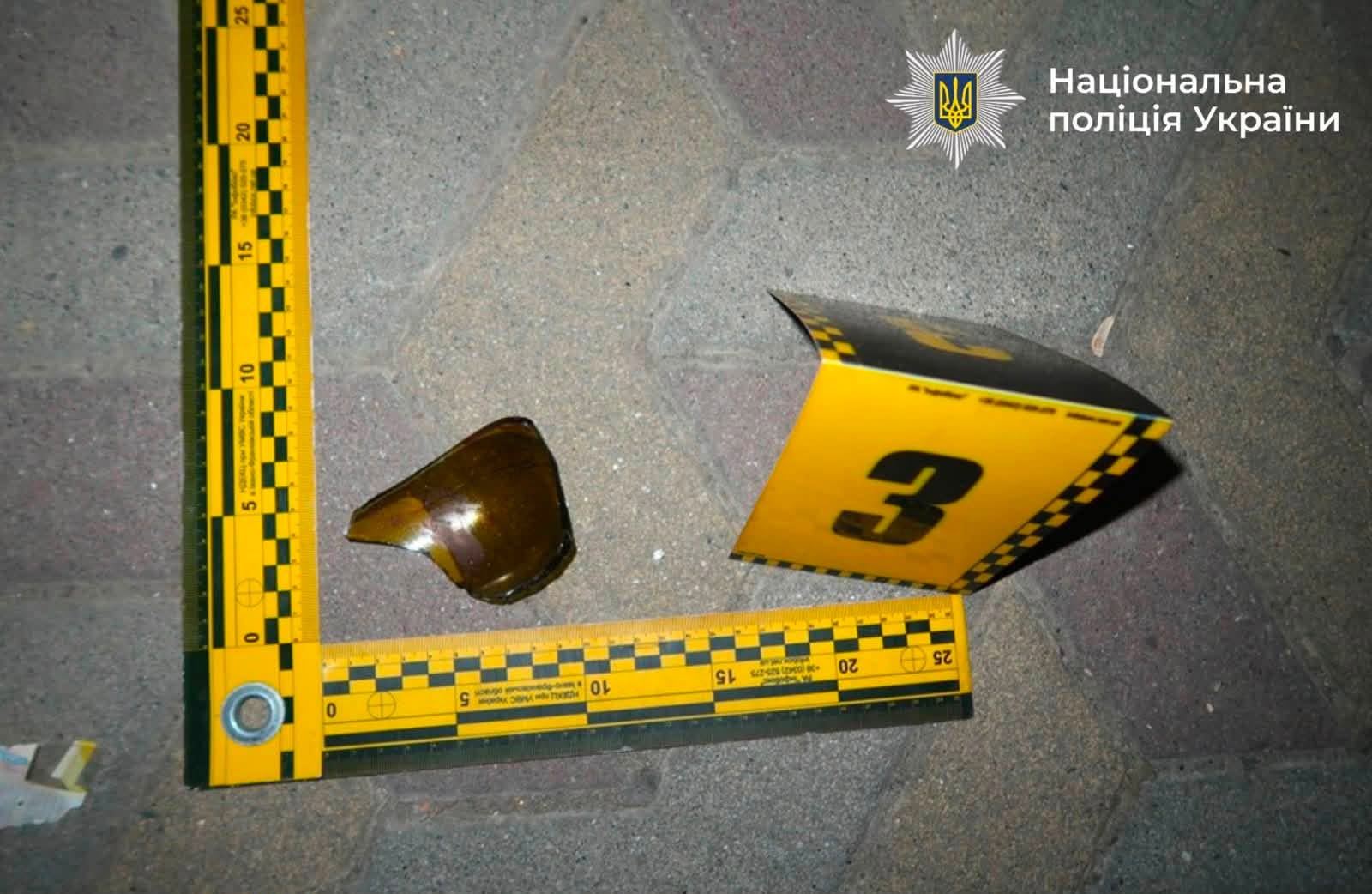 Розбив пляшку об бруківку та напав на підлітка: на Прикарпатті поліцейські затримали 44-річного чоловіка 3 780104390 1066471929360369 7640780773299374128 n